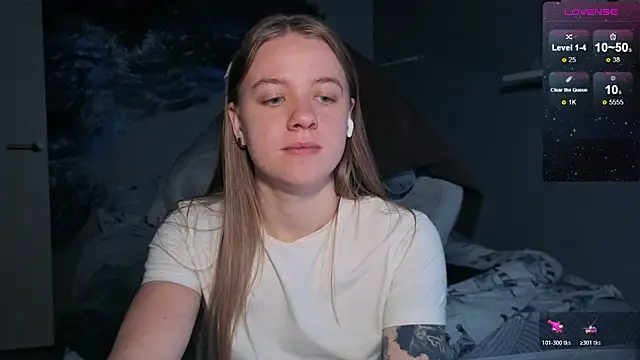 Snapshot of candy_maggie chatting on 11-25-25, 05:57 candy maggie online show from 11-25-25, 05:57