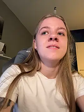 Snapshot of candy_maggie chatting on 11-24-25, 05:46 candy maggie online show from 11-24-25, 05:46