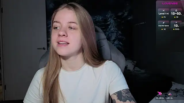 Snapshot of candy_maggie chatting on 12-16-25, 05:28 candy maggie online show from 12-16-25, 05:28