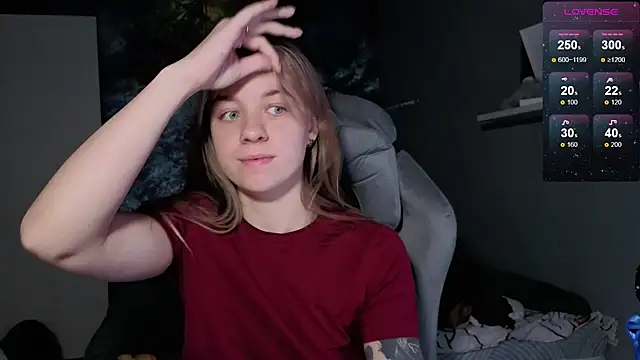 Snapshot of candy_maggie chatting on 12-21-25, 06:09 candy maggie online show from 12-21-25, 06:09