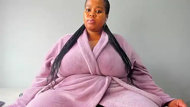 Snapshot of ThickLeeyanaX chatting on 09-24-25, 10:00 ThickLeeyanaX online show from 09-24-25, 10:00