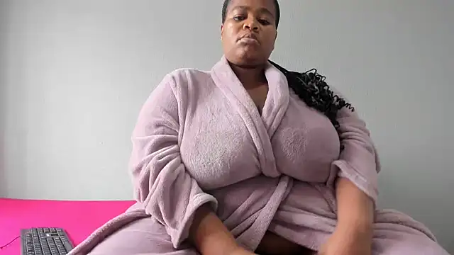 Snapshot of ThickLeeyanaX chatting on 03-15-25, 12:56 ThickLeeyanaX online show from 03-15-25, 12:56