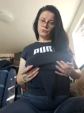 KristenVega online show from 10-31-25, 09:17