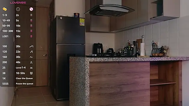 AMELIETARSON online show from 11-17-25, 08:13