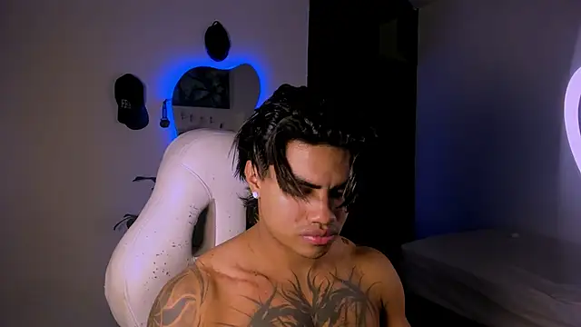 Snapshot of Young_laroi chatting on 01-16-25, 03:34 Young laroi online show from 01-16-25, 03:34
