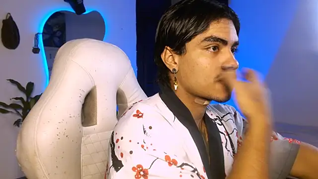 Snapshot of Young_laroi chatting on 12-07-24, 12:03 Young laroi online show from 12-07-24, 12:03