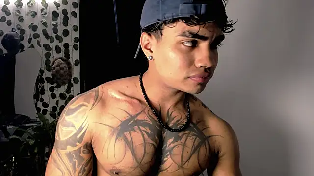 Snapshot of Young_laroi chatting on 02-25-25, 04:14 Young laroi online show from 02-25-25, 04:14