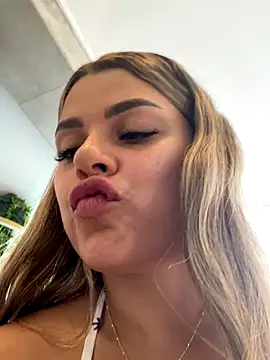 Ninakravis online show from 12-20-25, 09:06