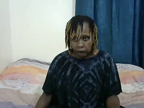 Snapshot of Kariselle- chatting on 10-12-25, 04:19 Kariselle- online show from 10-12-25, 04:19