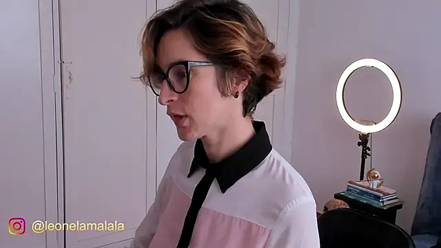 cuddlingbunny online show from 11-04-25, 04:33