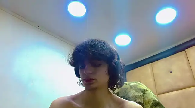 Snapshot of Sr_BonnyEthan chatting on 02-21-25, 01:33 Sr BonnyEthan online show from 02-21-25, 01:33