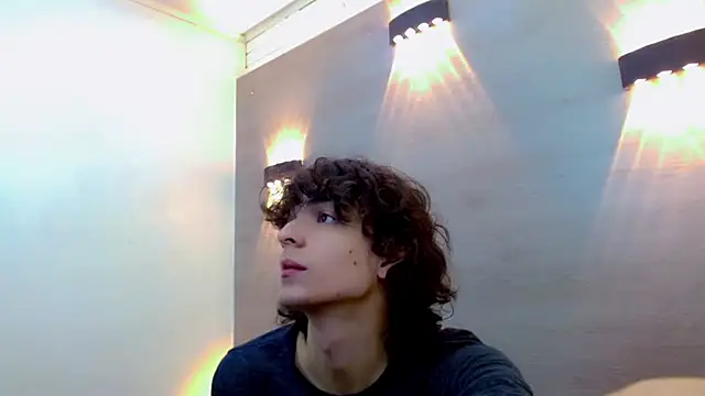 Snapshot of Sr_BonnyEthan chatting on 09-15-25, 01:44 Sr BonnyEthan online show from 09-15-25, 01:44
