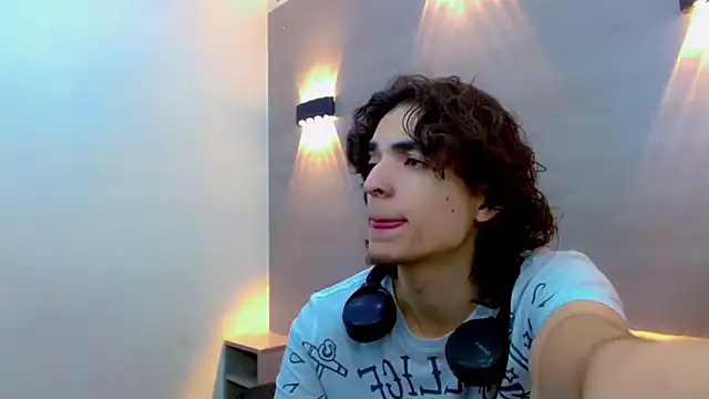 Snapshot of Sr_BonnyEthan chatting on 10-09-25, 01:55 Sr BonnyEthan online show from 10-09-25, 01:55