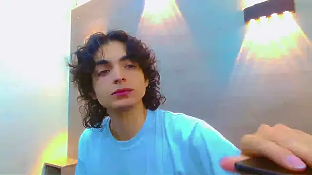 Snapshot of Sr_BonnyEthan chatting on 10-08-25, 01:56 Sr BonnyEthan online show from 10-08-25, 01:56