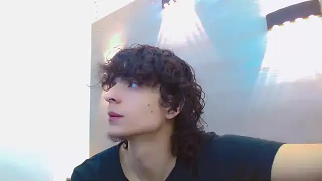 Snapshot of Sr_BonnyEthan chatting on 09-20-25, 01:49 Sr BonnyEthan online show from 09-20-25, 01:49