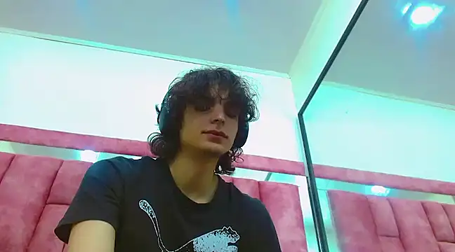 Snapshot of Sr_BonnyEthan chatting on 03-07-25, 01:51 Sr BonnyEthan online show from 03-07-25, 01:51