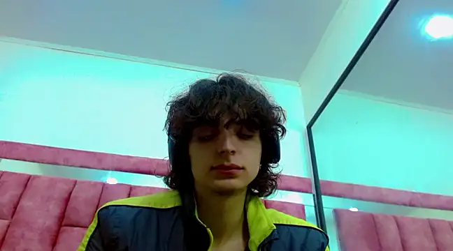 Snapshot of Sr_BonnyEthan chatting on 02-06-25, 01:43 Sr BonnyEthan online show from 02-06-25, 01:43