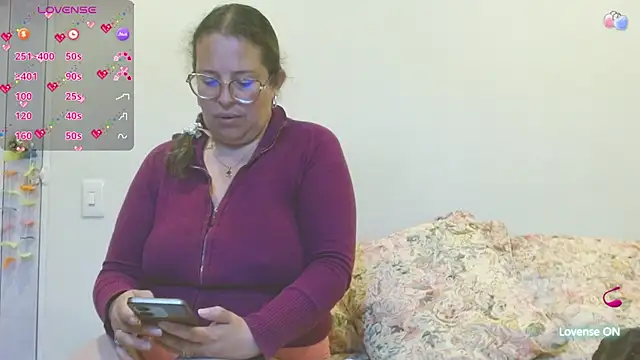 Snapshot of honeyhot_paty chatting on 05-16-26, 03:49 honeyhot paty online show from 05-16-26, 03:49