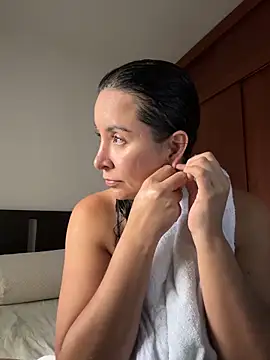 emely sexx20 online show from 04-23-26, 10:00