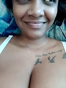 Snapshot of Indianqueen03 chatting on 01-15-26, 01:25 Indianqueen03 online show from 01-15-26, 01:25