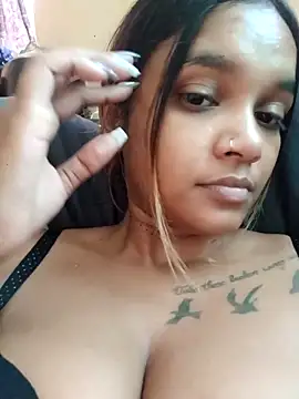 Snapshot of Indianqueen03 chatting on 12-17-25, 12:21 Indianqueen03 online show from 12-17-25, 12:21