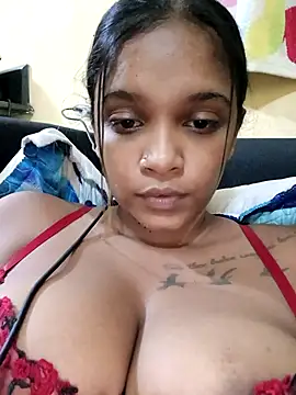 Snapshot of Indianqueen03 chatting on 02-15-26, 09:25 Indianqueen03 online show from 02-15-26, 09:25