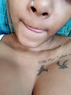 Snapshot of Indianqueen03 chatting on 11-18-25, 08:06 Indianqueen03 online show from 11-18-25, 08:06