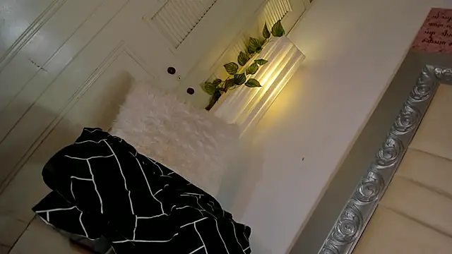 ChanellCastilla online show from 12-18-25, 06:29