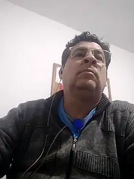 karatecobrakay2012 online show from 06-12-26, 02:59