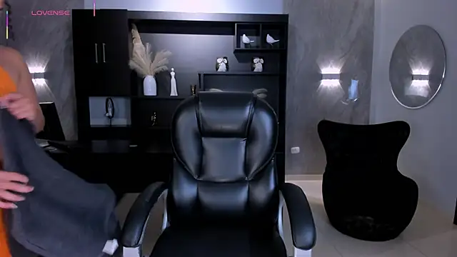 AlessaRomero online show from 04-15-26, 08:31