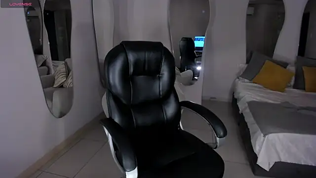 AlessaRomero online show from 09-14-25, 05:46