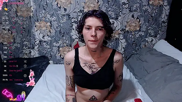 Snapshot of pretty_cristal69 chatting on 06-19-26, 01:11 pretty cristal69 online show from 06-19-26, 01:11