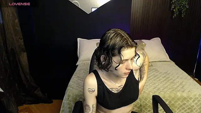 pretty cristal69 online show from 02-19-26, 11:51