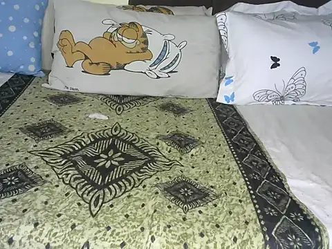 Snapshot of Bella_cute01 chatting on 02-24-25, 03:31 Bella cute01 online show from 02-24-25, 03:31