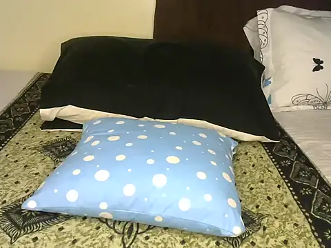 Snapshot of Bella_cute01 chatting on 03-10-25, 01:21 Bella cute01 online show from 03-10-25, 01:21