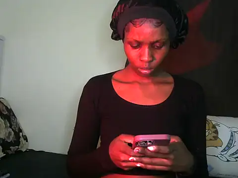 Snapshot of Bella_cute01 chatting on 09-18-25, 09:18 Bella cute01 online show from 09-18-25, 09:18