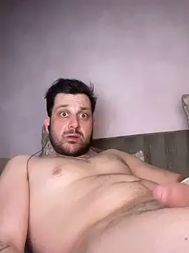 Snapshot of MaeltraJoy chatting on 02-14-25, 11:20 MaeltraJoy online show from 02-14-25, 11:20