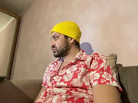 Snapshot of MaeltraJoy chatting on 12-13-24, 06:59 MaeltraJoy online show from 12-13-24, 06:59