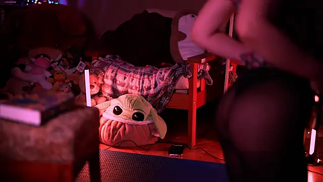 SweetyKitty18 online show from 04-14-26, 05:18