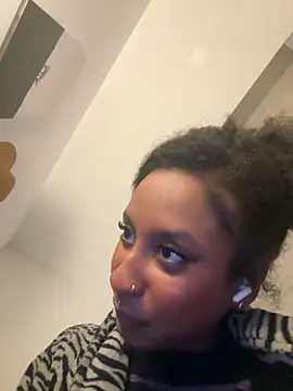 Your Paris online show from 12-20-25, 05:54