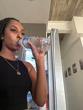 Your Paris online show from 11-14-25, 08:56