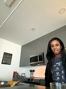 Snapshot of Your_Paris chatting on 10-12-25, 03:46 Your Paris online show from 10-12-25, 03:46