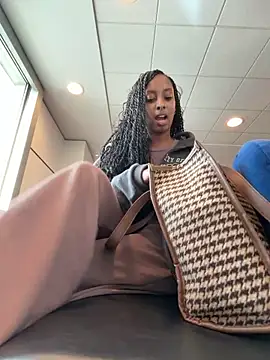 Your Paris online show from 04-11-26, 12:31