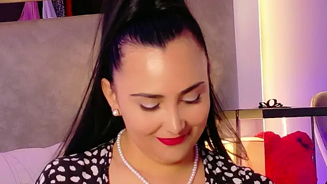 Evangeline Taylorr online show from 11-15-25, 08:24