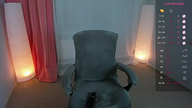 Snapshot of Roxy_____ chatting on 02-21-25, 02:50 Roxy online show from 02-21-25, 02:50