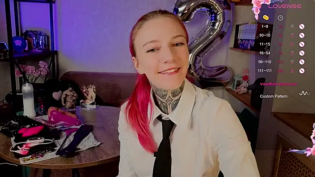 Snapshot of Roxy_____ chatting on 10-19-25, 09:17 Roxy online show from 10-19-25, 09:17