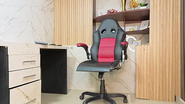 Snapshot of MissEscarleth chatting on 02-20-26, 02:19 MissEscarleth online show from 02-20-26, 02:19