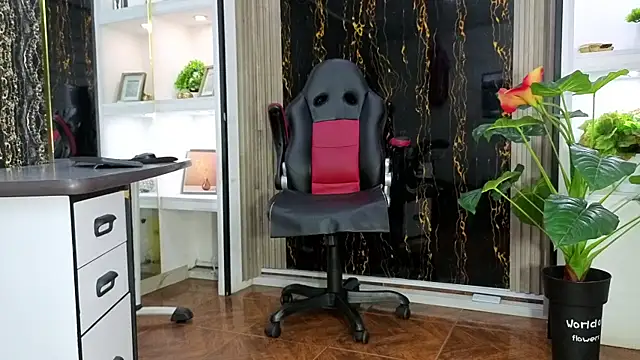 Snapshot of MissEscarleth chatting on 11-27-25, 02:34 MissEscarleth online show from 11-27-25, 02:34