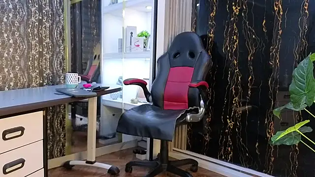 Snapshot of MissEscarleth chatting on 09-30-25, 02:50 MissEscarleth online show from 09-30-25, 02:50