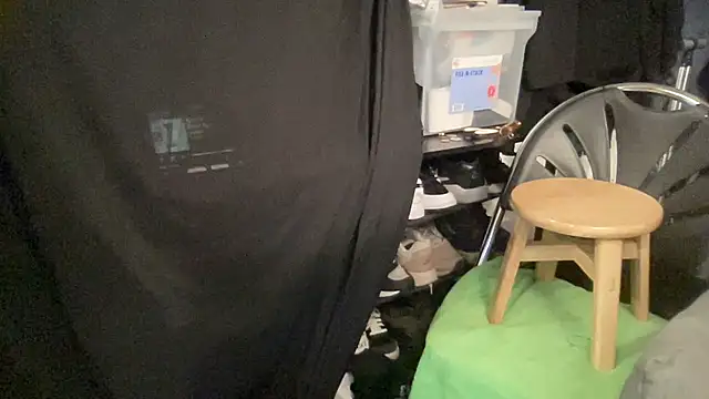 Snapshot of MoreFunSpun chatting on 12-06-24, 01:38 MoreFunSpun online show from 12-06-24, 01:38